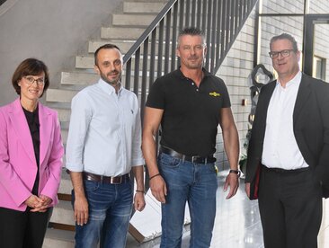 Vertreter des Humbaur Betriebsrats 2023 und der Geschäftsleitung | © Humbaur GmbH