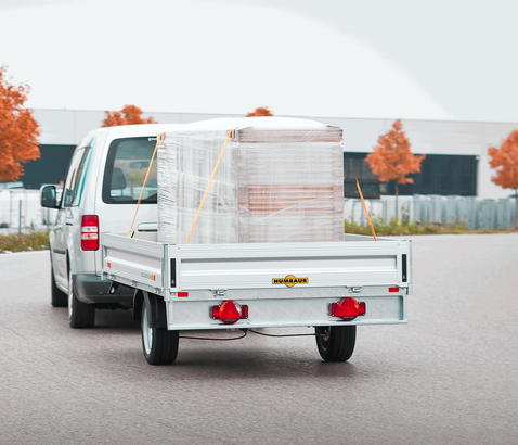 Humbaur HN, Fahraufnahme beladen mit Palette  | © Humbaur GmbH