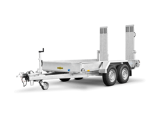 HS 303016, Serie, Ein Humbaur Baumaschienen Transporter mit Auffahrbohlen in der Serienausstattung  | © Humbaur GmbH