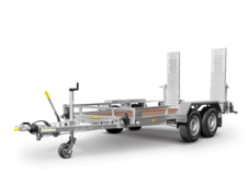 HS Profi, Ein Humbaur Baumaschienen Transporter mit Auffahrbohlen | © Humbaur GmbH