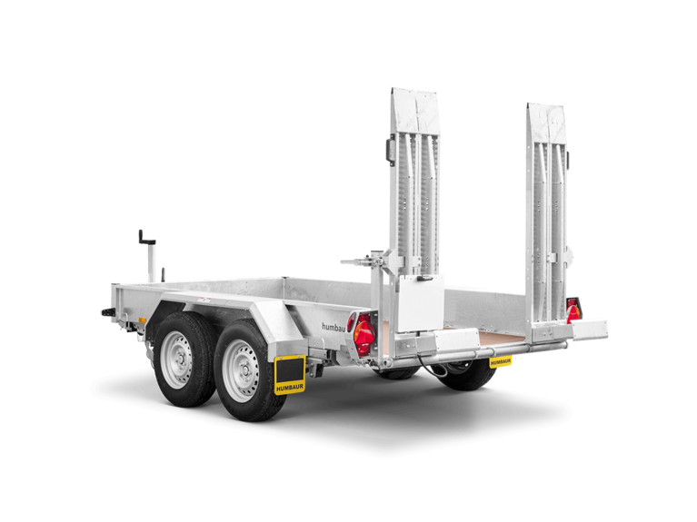 HS Basis, Ein Humbaur Baumaschienen Transporter mit Auffahrbohlen, Hinten links | © Humbaur GmbH