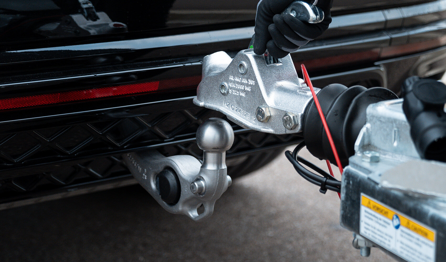 Detailaufnahme Anhängerkupplung und Anhänger | © Humbaur GmbH